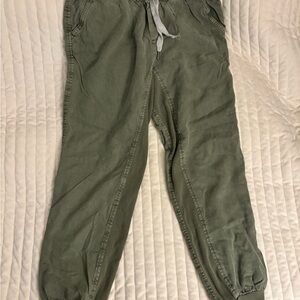 Aerie women’s olive jogger pants - size XS